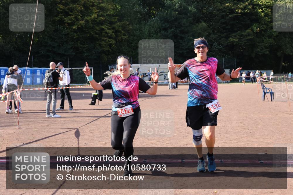 27.09.2026 - 35. Volkslauf durch das schöne Alstertal Strokosch-Dieckow http://msf.ph/oto/10580733 27.09.2026 12:57:37 Ziel 2474, 2475 meine-sportfotos.de