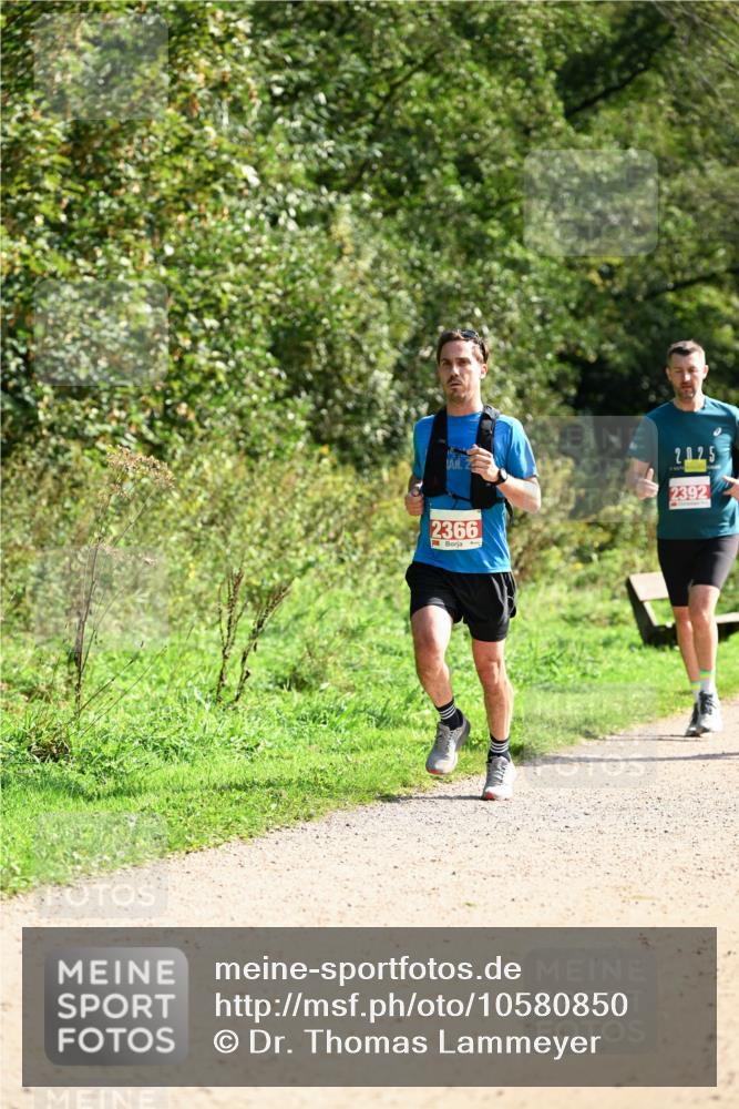 27.09.2026 - 35. Volkslauf durch das schöne Alstertal Dr. Thomas Lammeyer http://msf.ph/oto/10580850 27.09.2026 12:20:20 Laufen 2366, 20, 25, 2392 meine-sportfotos.de