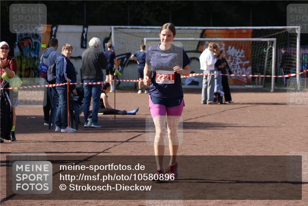 27.09.2026 - 35. Volkslauf durch das schöne Alstertal Strokosch-Dieckow http://msf.ph/oto/10580896 27.09.2026 12:59:00 Ziel 1661, 2221 meine-sportfotos.de