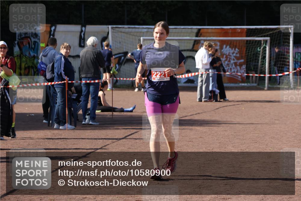 27.09.2026 - 35. Volkslauf durch das schöne Alstertal Strokosch-Dieckow http://msf.ph/oto/10580900 27.09.2026 12:59:00 Ziel 1661, 2221 meine-sportfotos.de