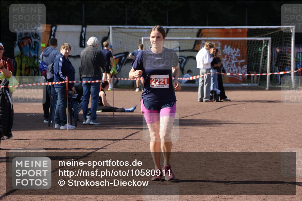 27.09.2026 - 35. Volkslauf durch das schöne Alstertal Strokosch-Dieckow http://msf.ph/oto/10580911 27.09.2026 12:59:01 Ziel 1661, 2221 meine-sportfotos.de