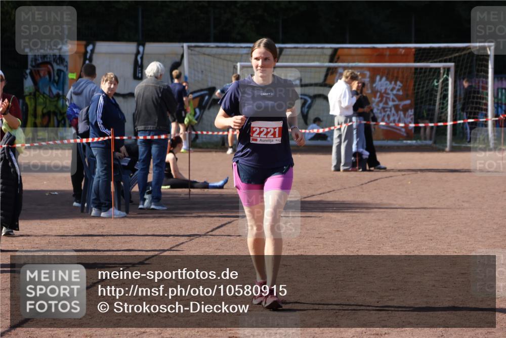 27.09.2026 - 35. Volkslauf durch das schöne Alstertal Strokosch-Dieckow http://msf.ph/oto/10580915 27.09.2026 12:59:01 Ziel 1661, 2221 meine-sportfotos.de