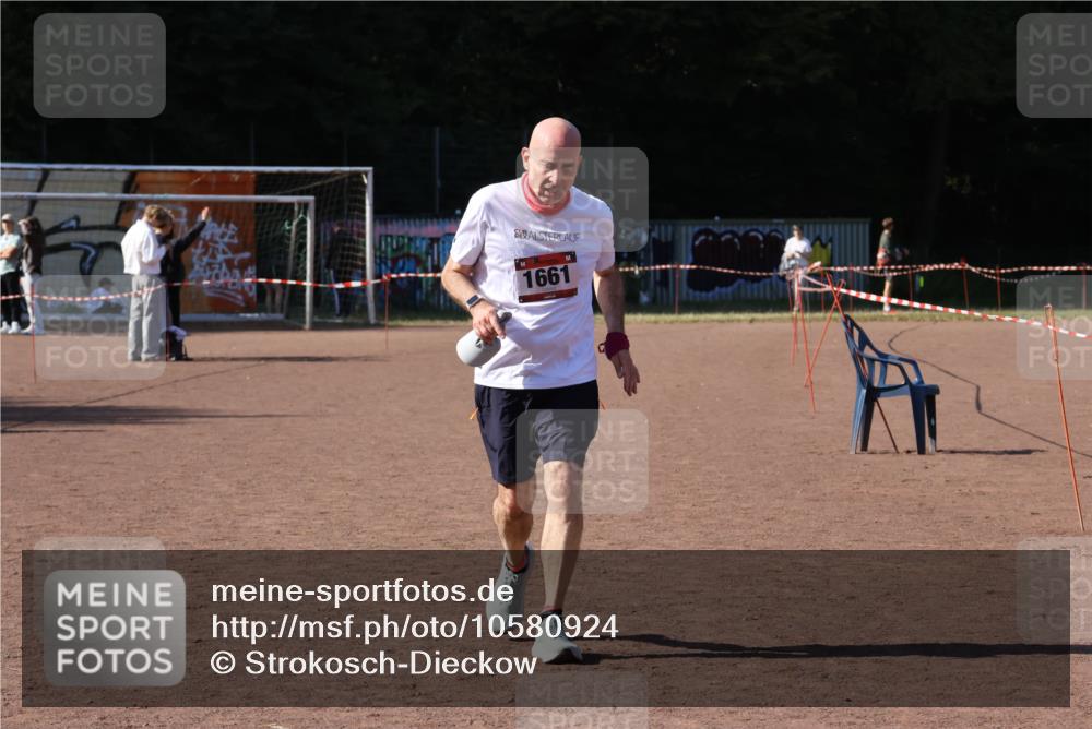 27.09.2026 - 35. Volkslauf durch das schöne Alstertal Strokosch-Dieckow http://msf.ph/oto/10580924 27.09.2026 12:59:04 Ziel 1661, 2221 meine-sportfotos.de