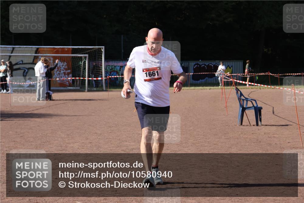 27.09.2026 - 35. Volkslauf durch das schöne Alstertal Strokosch-Dieckow http://msf.ph/oto/10580940 27.09.2026 12:59:04 Ziel 1661, 2221 meine-sportfotos.de