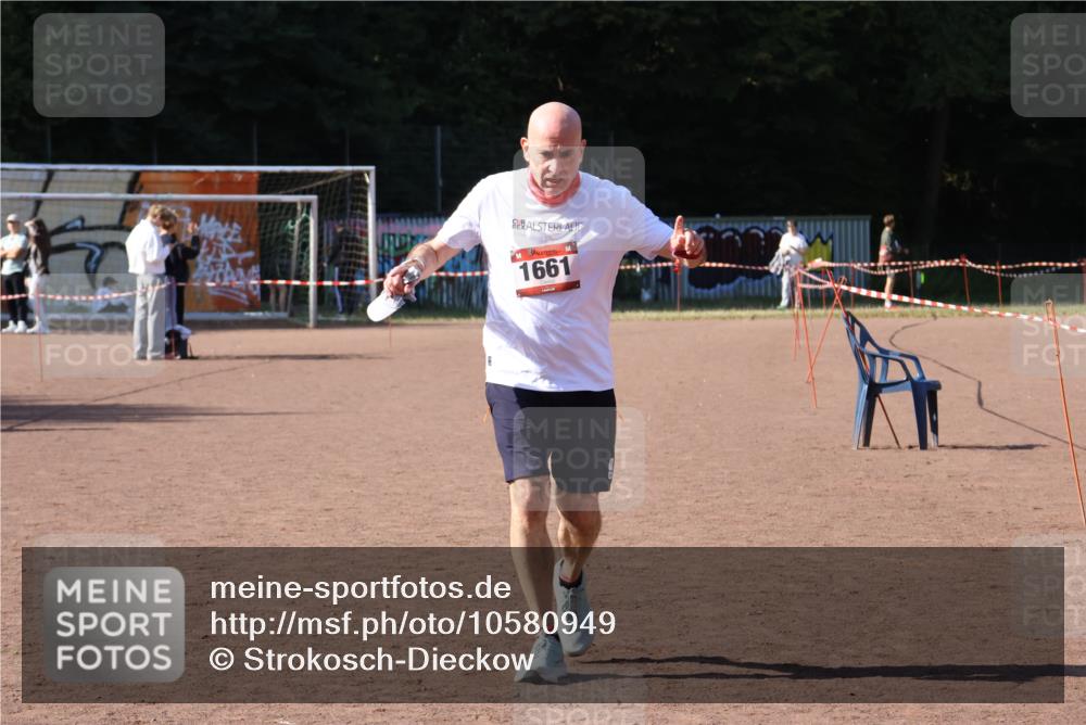 27.09.2026 - 35. Volkslauf durch das schöne Alstertal Strokosch-Dieckow http://msf.ph/oto/10580949 27.09.2026 12:59:04 Ziel 1661, 2221 meine-sportfotos.de