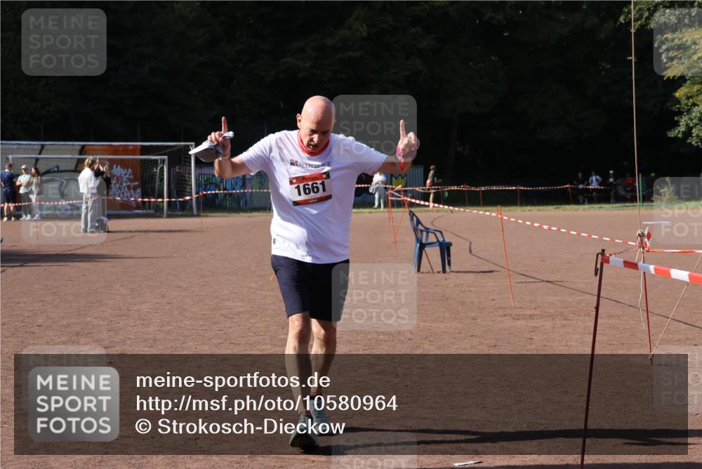27.09.2026 - 35. Volkslauf durch das schöne Alstertal Strokosch-Dieckow http://msf.ph/oto/10580964 27.09.2026 12:59:06 Ziel 1661, 2221 meine-sportfotos.de