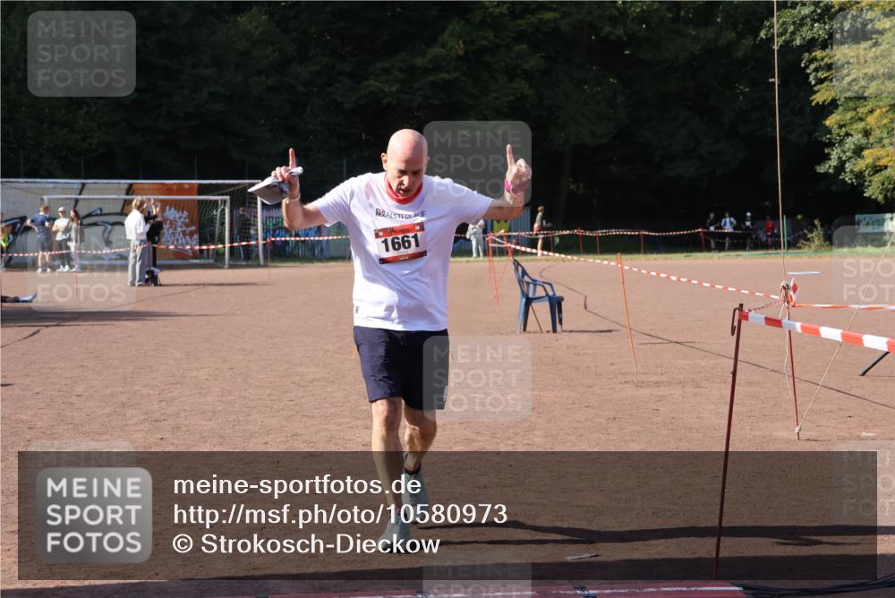 27.09.2026 - 35. Volkslauf durch das schöne Alstertal Strokosch-Dieckow http://msf.ph/oto/10580973 27.09.2026 12:59:06 Ziel 1661, 2221 meine-sportfotos.de