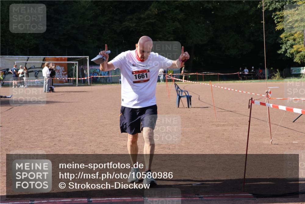 27.09.2026 - 35. Volkslauf durch das schöne Alstertal Strokosch-Dieckow http://msf.ph/oto/10580986 27.09.2026 12:59:06 Ziel 1661, 2221 meine-sportfotos.de