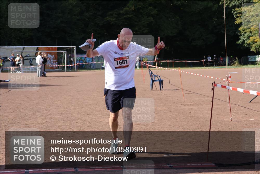 27.09.2026 - 35. Volkslauf durch das schöne Alstertal Strokosch-Dieckow http://msf.ph/oto/10580991 27.09.2026 12:59:06 Ziel 1661, 2221 meine-sportfotos.de