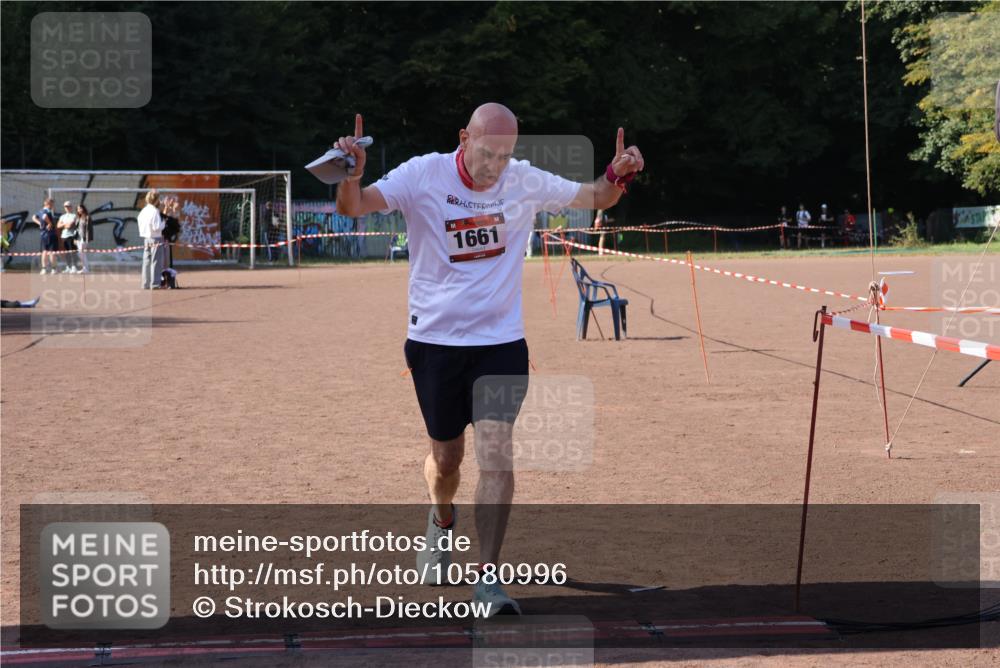27.09.2026 - 35. Volkslauf durch das schöne Alstertal Strokosch-Dieckow http://msf.ph/oto/10580996 27.09.2026 12:59:06 Ziel 1661, 2221 meine-sportfotos.de