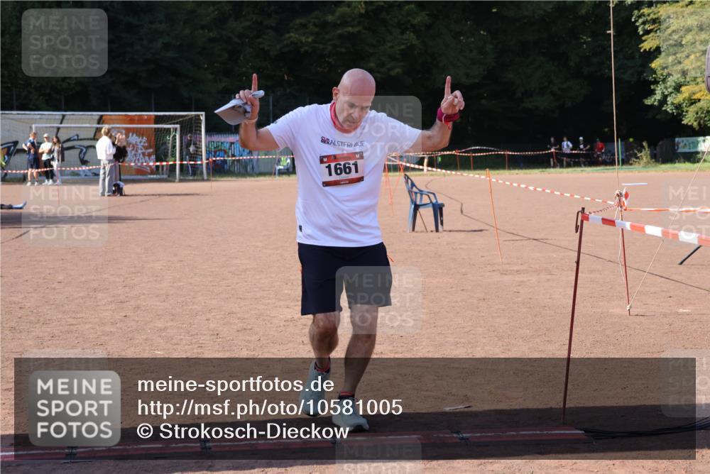 27.09.2026 - 35. Volkslauf durch das schöne Alstertal Strokosch-Dieckow http://msf.ph/oto/10581005 27.09.2026 12:59:06 Ziel 1661, 2221 meine-sportfotos.de