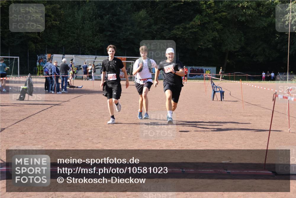27.09.2026 - 35. Volkslauf durch das schöne Alstertal Strokosch-Dieckow http://msf.ph/oto/10581023 27.09.2026 12:59:29 Ziel 1653, 2175, 2190 meine-sportfotos.de