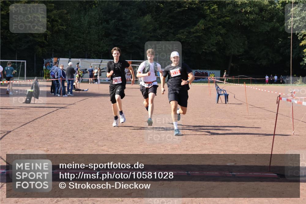 27.09.2026 - 35. Volkslauf durch das schöne Alstertal Strokosch-Dieckow http://msf.ph/oto/10581028 27.09.2026 12:59:30 Ziel 1653, 2175, 2190 meine-sportfotos.de