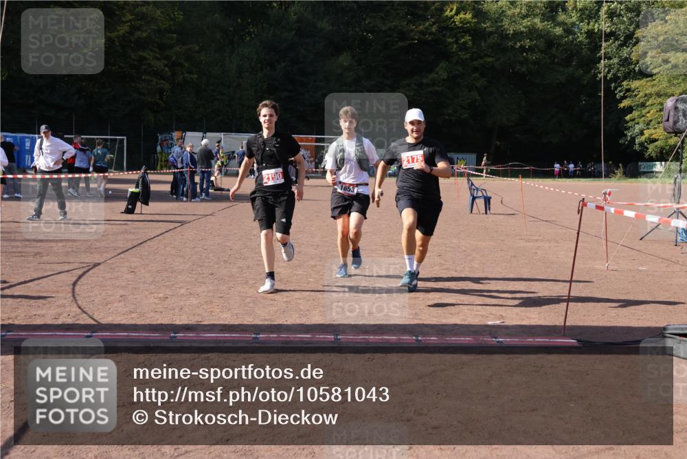 27.09.2026 - 35. Volkslauf durch das schöne Alstertal Strokosch-Dieckow http://msf.ph/oto/10581043 27.09.2026 12:59:30 Ziel 1653, 2175, 2190 meine-sportfotos.de