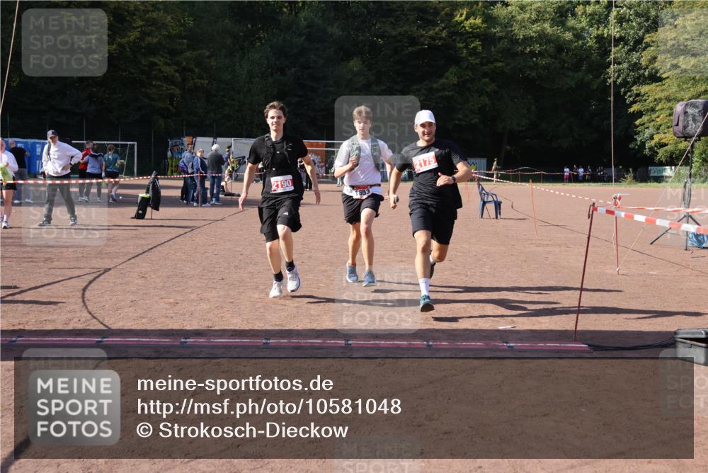 27.09.2026 - 35. Volkslauf durch das schöne Alstertal Strokosch-Dieckow http://msf.ph/oto/10581048 27.09.2026 12:59:30 Ziel 1653, 2175, 2190 meine-sportfotos.de