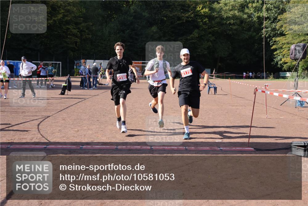 27.09.2026 - 35. Volkslauf durch das schöne Alstertal Strokosch-Dieckow http://msf.ph/oto/10581053 27.09.2026 12:59:30 Ziel 1653, 2175, 2190 meine-sportfotos.de