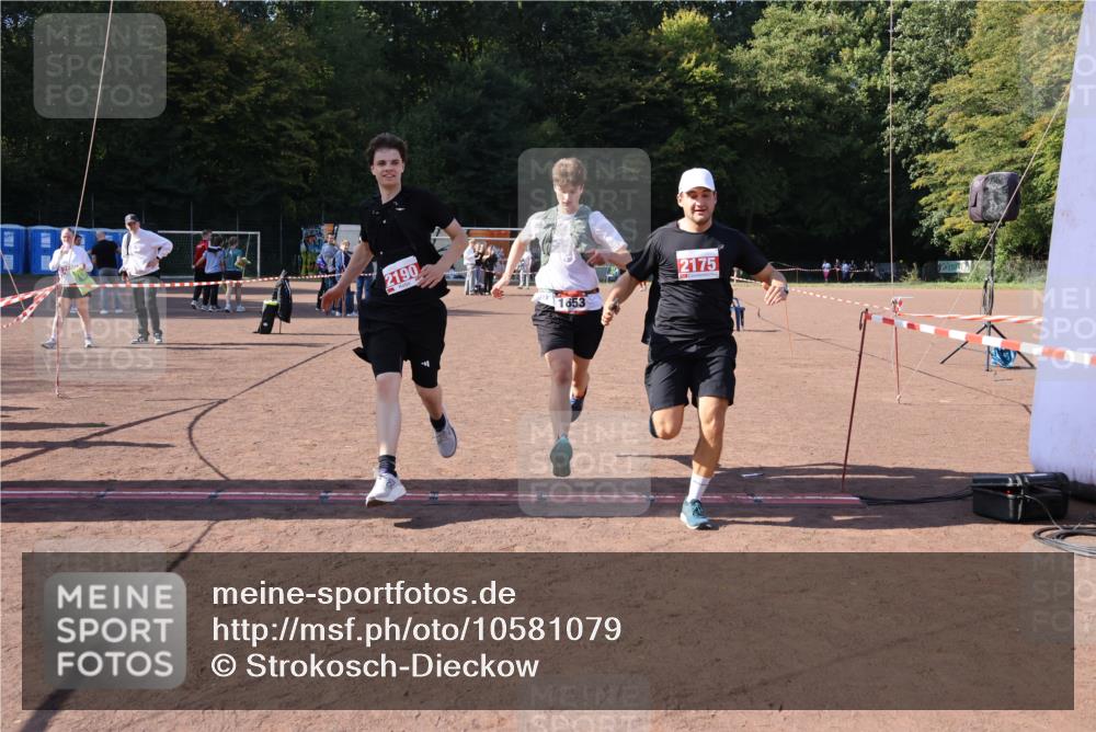 27.09.2026 - 35. Volkslauf durch das schöne Alstertal Strokosch-Dieckow http://msf.ph/oto/10581079 27.09.2026 12:59:30 Ziel 1653, 2175, 2190 meine-sportfotos.de