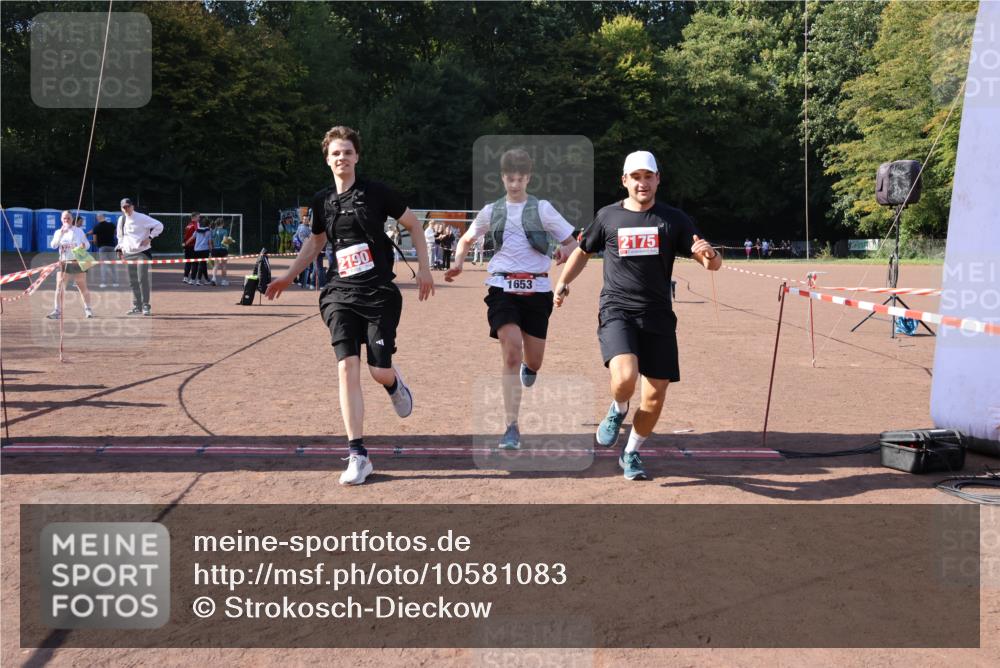 27.09.2026 - 35. Volkslauf durch das schöne Alstertal Strokosch-Dieckow http://msf.ph/oto/10581083 27.09.2026 12:59:31 Ziel 1653, 2175, 2190 meine-sportfotos.de