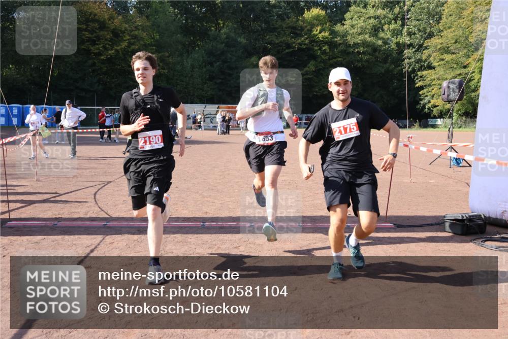 27.09.2026 - 35. Volkslauf durch das schöne Alstertal Strokosch-Dieckow http://msf.ph/oto/10581104 27.09.2026 12:59:31 Ziel 1653, 2175, 2190 meine-sportfotos.de