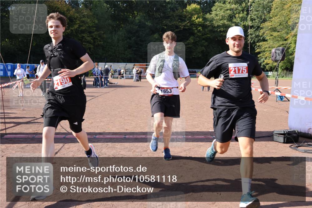 27.09.2026 - 35. Volkslauf durch das schöne Alstertal Strokosch-Dieckow http://msf.ph/oto/10581118 27.09.2026 12:59:31 Ziel 1653, 2175, 2190 meine-sportfotos.de