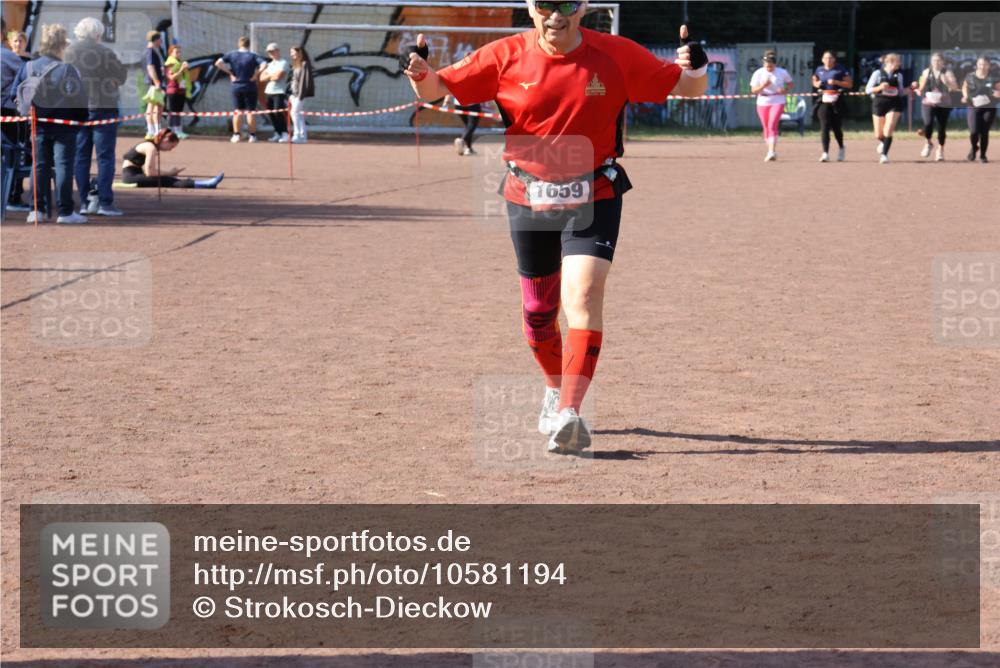 27.09.2026 - 35. Volkslauf durch das schöne Alstertal Strokosch-Dieckow http://msf.ph/oto/10581194 27.09.2026 12:59:51 Ziel 1659 meine-sportfotos.de