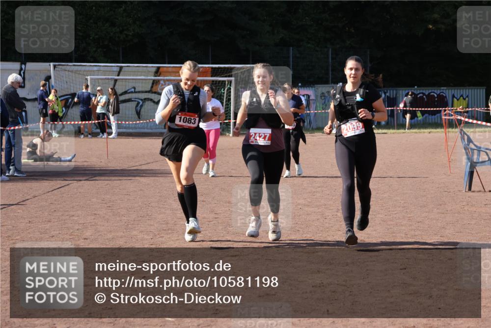 27.09.2026 - 35. Volkslauf durch das schöne Alstertal Strokosch-Dieckow http://msf.ph/oto/10581198 27.09.2026 13:00:01 Ziel 1083, 2099, 2427 meine-sportfotos.de