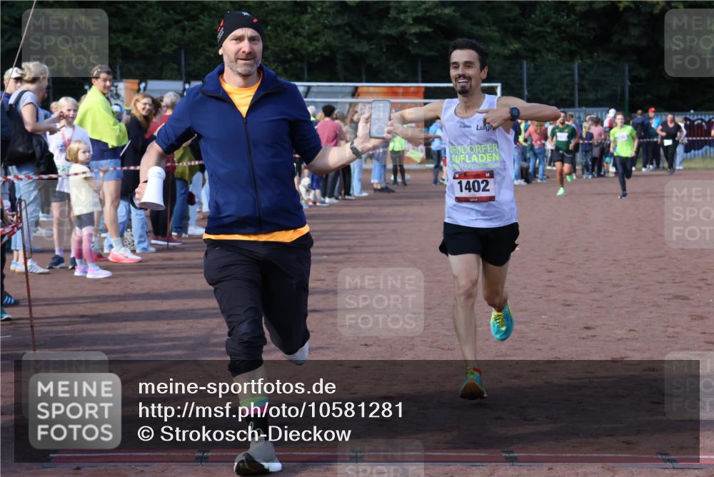 27.09.2026 - 35. Volkslauf durch das schöne Alstertal Strokosch-Dieckow http://msf.ph/oto/10581281 27.09.2026 11:19:14 Ziel 1402, 3418, 3959, 3961 meine-sportfotos.de