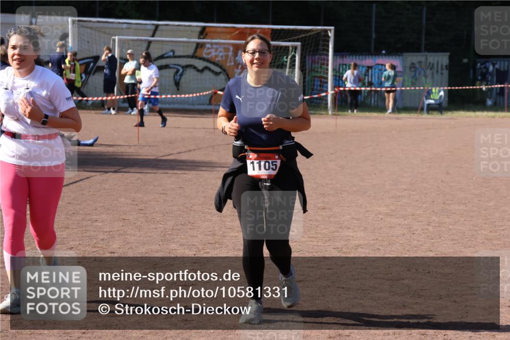 27.09.2026 - 35. Volkslauf durch das schöne Alstertal Strokosch-Dieckow http://msf.ph/oto/10581331 27.09.2026 13:00:09 Ziel 1105, 1155 meine-sportfotos.de