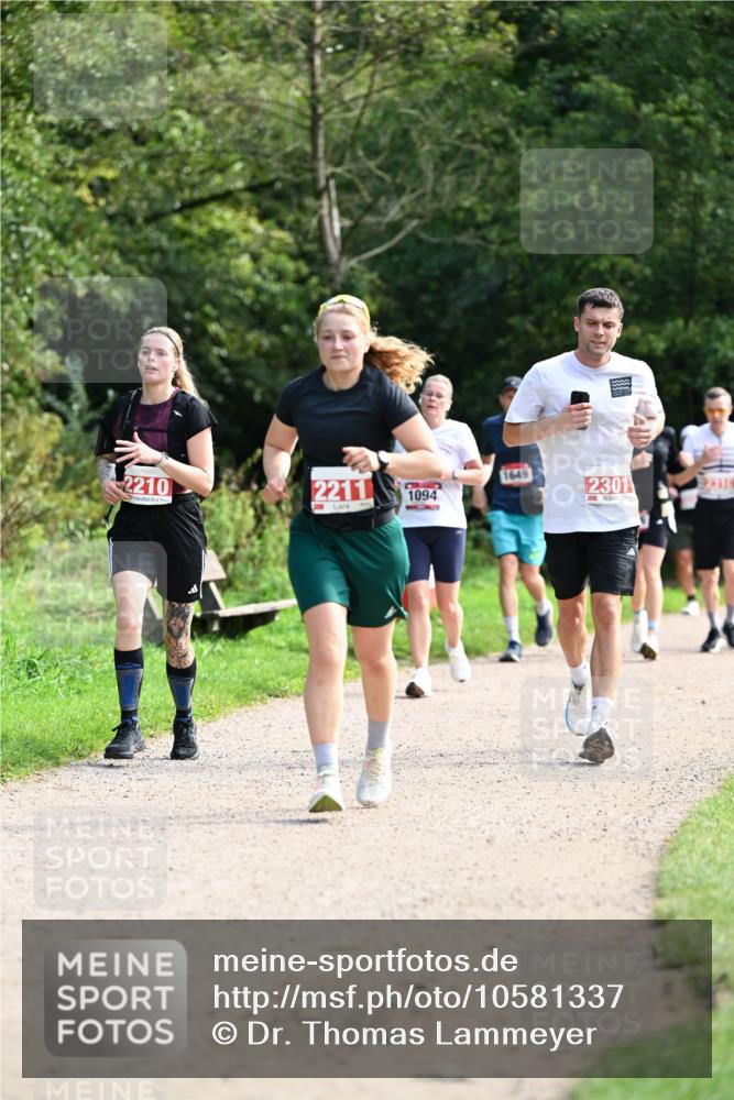 27.09.2026 - 35. Volkslauf durch das schöne Alstertal Dr. Thomas Lammeyer http://msf.ph/oto/10581337 27.09.2026 12:25:10 Laufen 1649, 2210, 2211, 2301, 1094, 9411 meine-sportfotos.de
