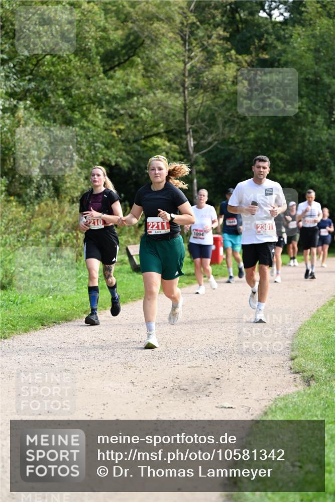 27.09.2026 - 35. Volkslauf durch das schöne Alstertal Dr. Thomas Lammeyer http://msf.ph/oto/10581342 27.09.2026 12:25:11 Laufen 2210, 2211, 1094, 1645, 2301 meine-sportfotos.de