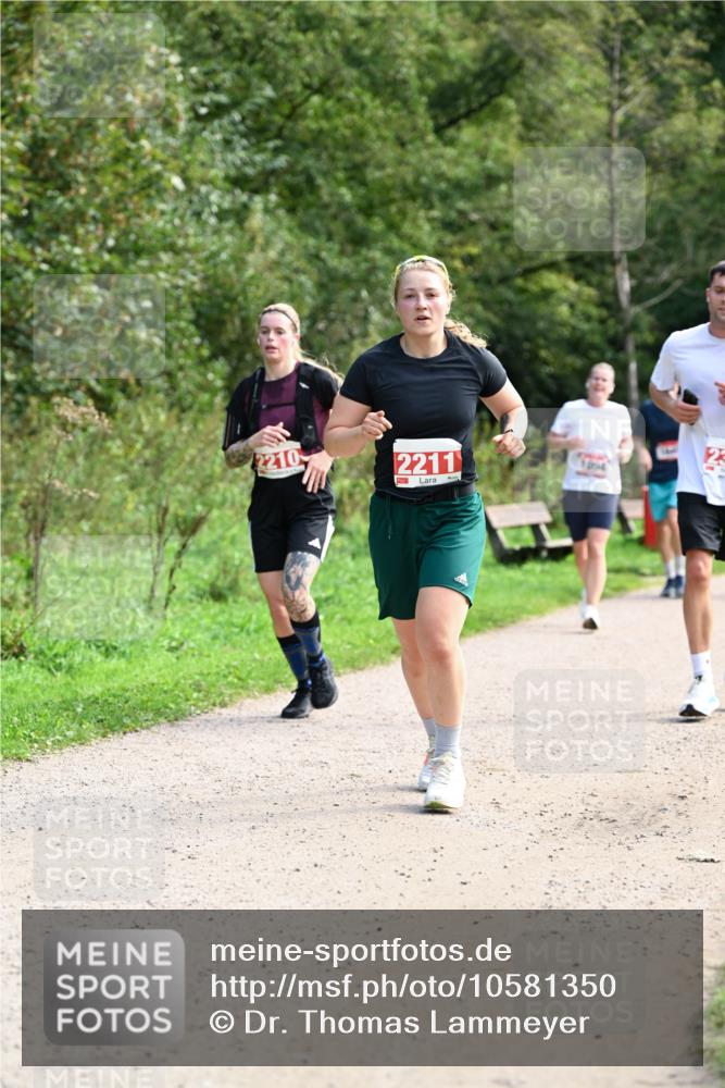 27.09.2026 - 35. Volkslauf durch das schöne Alstertal Dr. Thomas Lammeyer http://msf.ph/oto/10581350 27.09.2026 12:25:11 Laufen 2210, 2211, 1054, 23 meine-sportfotos.de