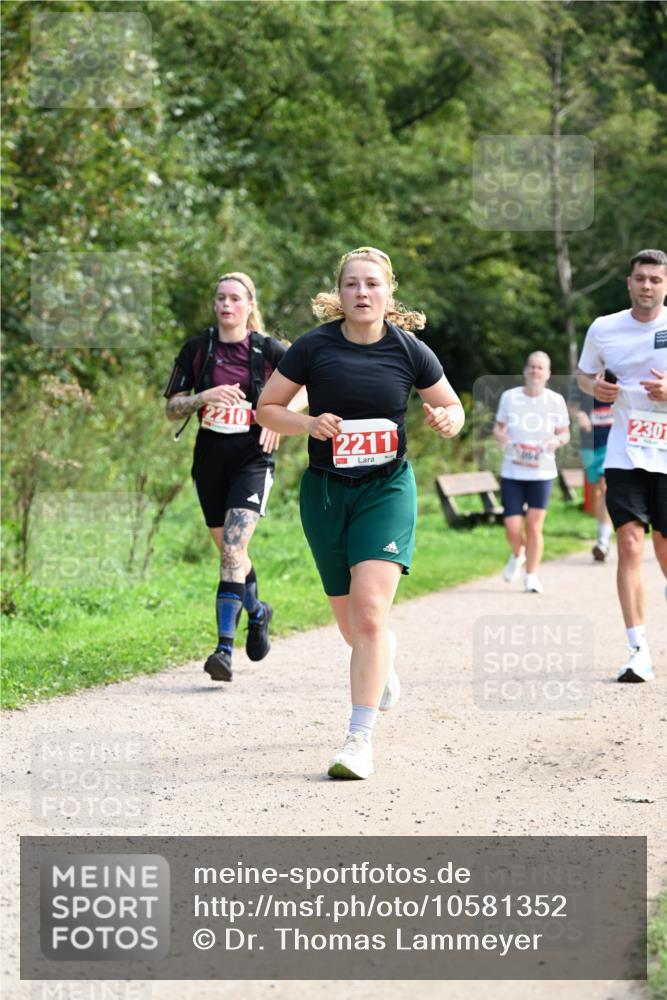 27.09.2026 - 35. Volkslauf durch das schöne Alstertal Dr. Thomas Lammeyer http://msf.ph/oto/10581352 27.09.2026 12:25:12 Laufen 2210, 2211, 2301 meine-sportfotos.de