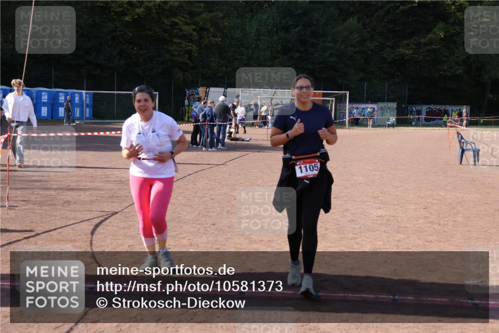 27.09.2026 - 35. Volkslauf durch das schöne Alstertal Strokosch-Dieckow http://msf.ph/oto/10581373 27.09.2026 13:00:11 Ziel 1105, 1155 meine-sportfotos.de
