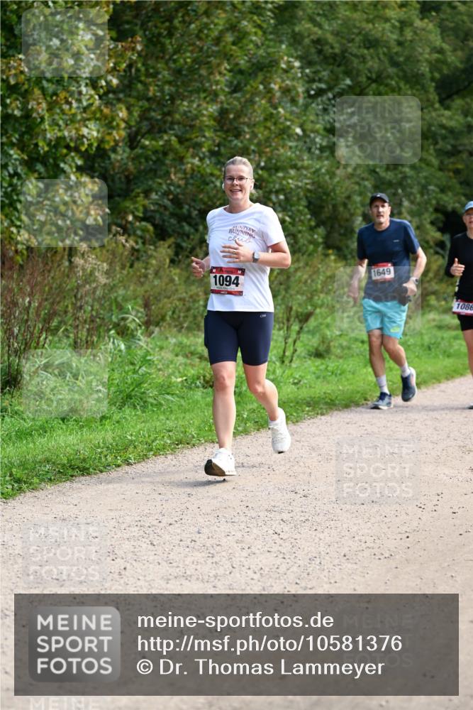 27.09.2026 - 35. Volkslauf durch das schöne Alstertal Dr. Thomas Lammeyer http://msf.ph/oto/10581376 27.09.2026 12:25:15 Laufen 1094, 1649, 1086 meine-sportfotos.de