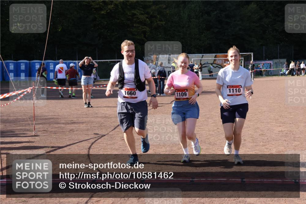 27.09.2026 - 35. Volkslauf durch das schöne Alstertal Strokosch-Dieckow http://msf.ph/oto/10581462 27.09.2026 13:01:16 Ziel 1109, 1110, 1660 meine-sportfotos.de