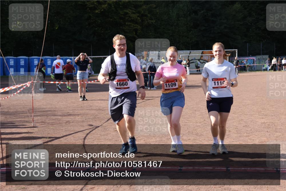 27.09.2026 - 35. Volkslauf durch das schöne Alstertal Strokosch-Dieckow http://msf.ph/oto/10581467 27.09.2026 13:01:16 Ziel 1109, 1110, 1660 meine-sportfotos.de