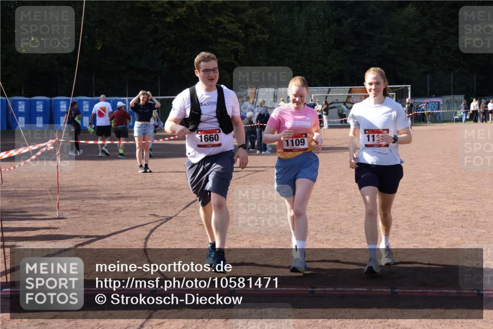 27.09.2026 - 35. Volkslauf durch das schöne Alstertal Strokosch-Dieckow http://msf.ph/oto/10581471 27.09.2026 13:01:16 Ziel 1109, 1110, 1660 meine-sportfotos.de
