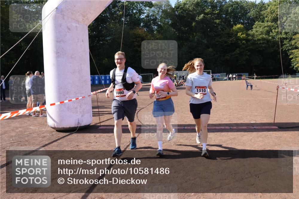27.09.2026 - 35. Volkslauf durch das schöne Alstertal Strokosch-Dieckow http://msf.ph/oto/10581486 27.09.2026 13:01:18 Ziel 1109, 1110, 1660 meine-sportfotos.de