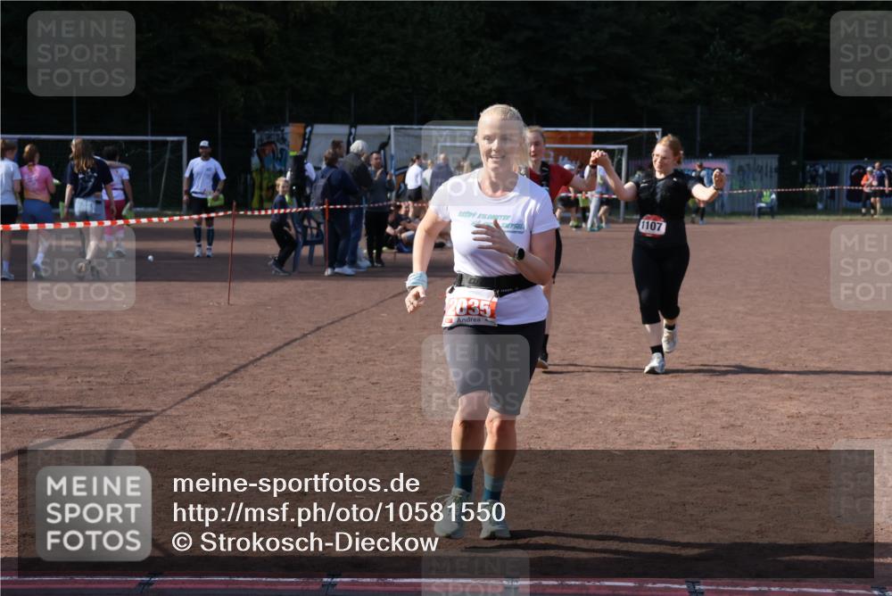 27.09.2026 - 35. Volkslauf durch das schöne Alstertal Strokosch-Dieckow http://msf.ph/oto/10581550 27.09.2026 13:02:27 Ziel 1107, 1108, 2035 meine-sportfotos.de