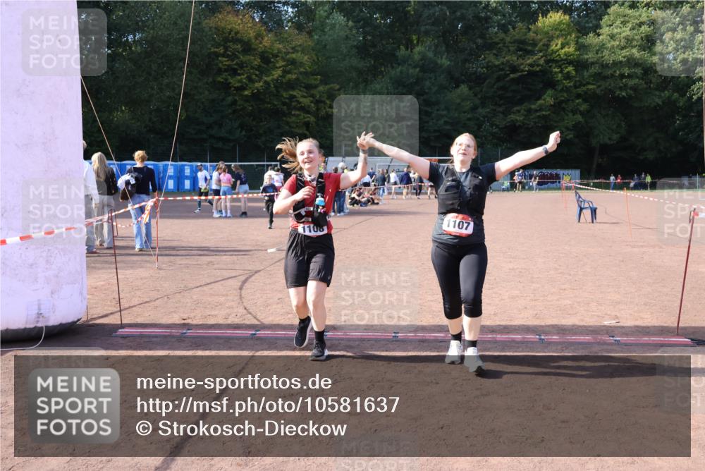 27.09.2026 - 35. Volkslauf durch das schöne Alstertal Strokosch-Dieckow http://msf.ph/oto/10581637 27.09.2026 13:02:31 Ziel 1107, 1108, 2035 meine-sportfotos.de