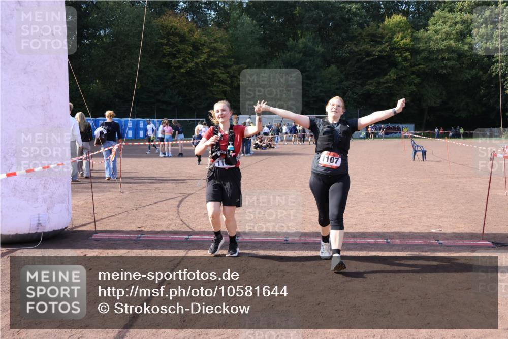 27.09.2026 - 35. Volkslauf durch das schöne Alstertal Strokosch-Dieckow http://msf.ph/oto/10581644 27.09.2026 13:02:31 Ziel 1107, 1108, 2035 meine-sportfotos.de