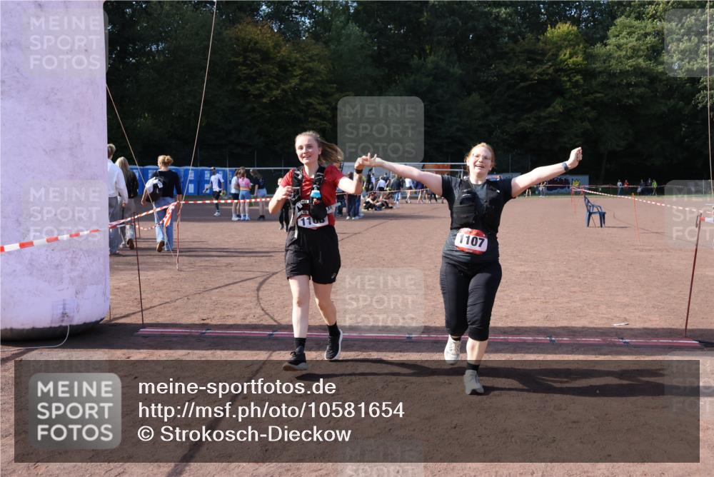 27.09.2026 - 35. Volkslauf durch das schöne Alstertal Strokosch-Dieckow http://msf.ph/oto/10581654 27.09.2026 13:02:31 Ziel 1107, 1108, 2035 meine-sportfotos.de