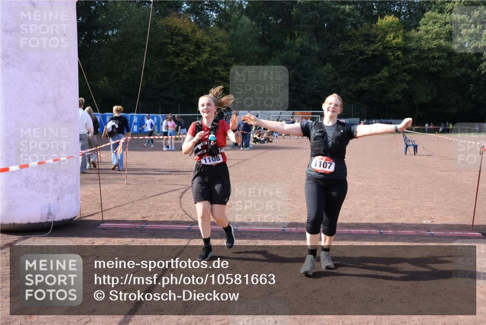 27.09.2026 - 35. Volkslauf durch das schöne Alstertal Strokosch-Dieckow http://msf.ph/oto/10581663 27.09.2026 13:02:31 Ziel 1107, 1108, 2035 meine-sportfotos.de
