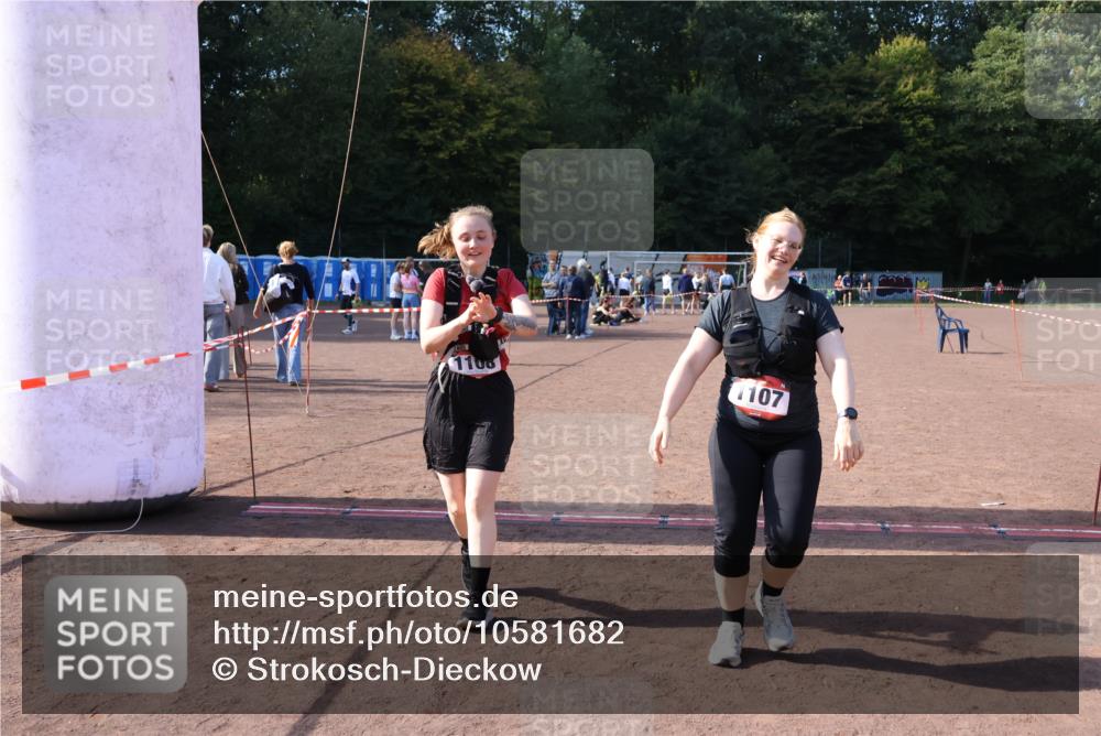 27.09.2026 - 35. Volkslauf durch das schöne Alstertal Strokosch-Dieckow http://msf.ph/oto/10581682 27.09.2026 13:02:31 Ziel 1107, 1108, 2035 meine-sportfotos.de