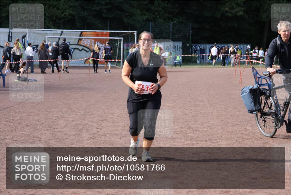 27.09.2026 - 35. Volkslauf durch das schöne Alstertal Strokosch-Dieckow http://msf.ph/oto/10581766 27.09.2026 13:03:35 Ziel 2187 meine-sportfotos.de