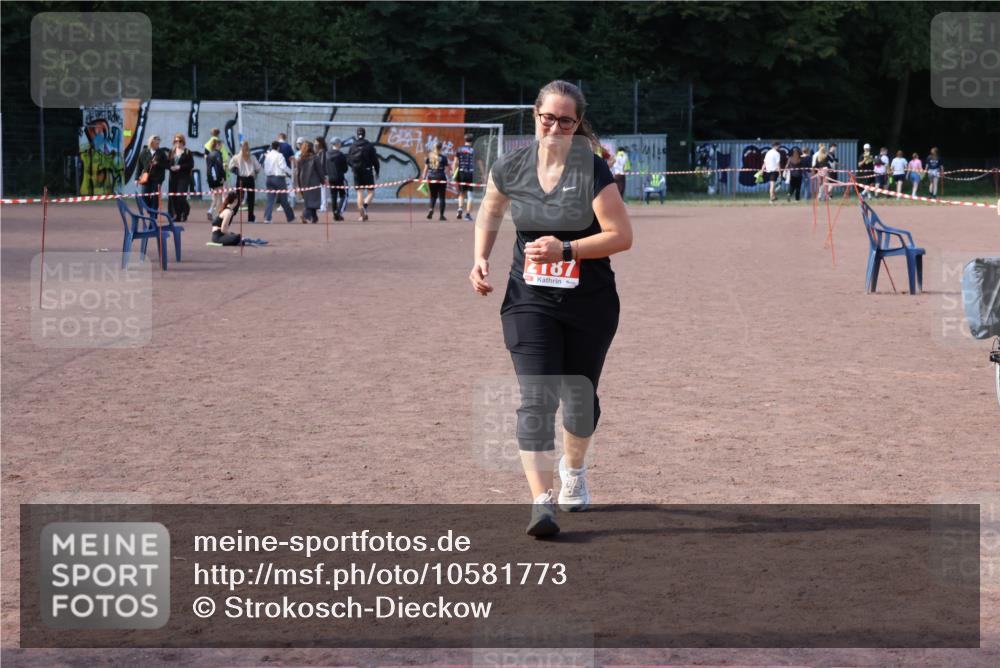 27.09.2026 - 35. Volkslauf durch das schöne Alstertal Strokosch-Dieckow http://msf.ph/oto/10581773 27.09.2026 13:03:36 Ziel 2187 meine-sportfotos.de