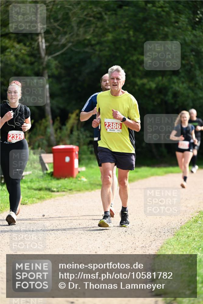 27.09.2026 - 35. Volkslauf durch das schöne Alstertal Dr. Thomas Lammeyer http://msf.ph/oto/10581782 27.09.2026 12:28:40 Laufen 2329, 2386 meine-sportfotos.de