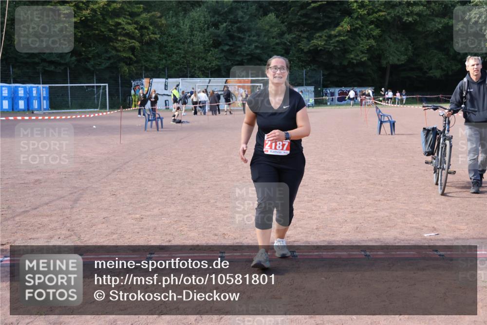 27.09.2026 - 35. Volkslauf durch das schöne Alstertal Strokosch-Dieckow http://msf.ph/oto/10581801 27.09.2026 13:03:38 Ziel 2187 meine-sportfotos.de