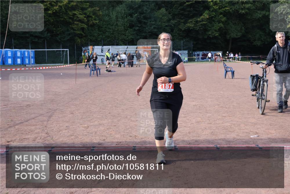 27.09.2026 - 35. Volkslauf durch das schöne Alstertal Strokosch-Dieckow http://msf.ph/oto/10581811 27.09.2026 13:03:38 Ziel 2187 meine-sportfotos.de