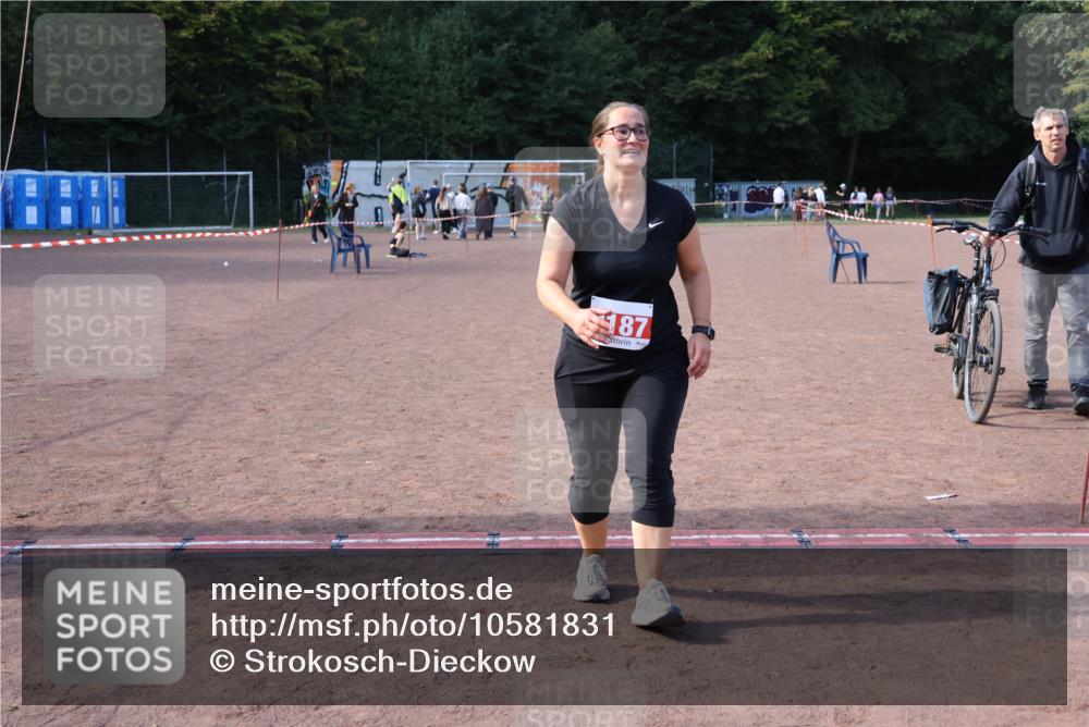 27.09.2026 - 35. Volkslauf durch das schöne Alstertal Strokosch-Dieckow http://msf.ph/oto/10581831 27.09.2026 13:03:38 Ziel 2187 meine-sportfotos.de